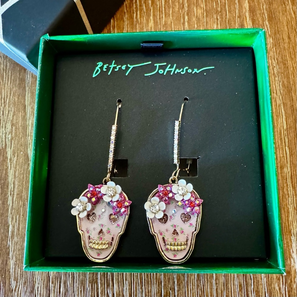 NIP Betsey Johnson pink skull earrings - Picture 2 of 9